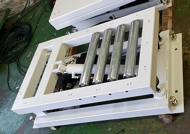 롤러 이송 구조가 결합된 소형 산업용 리프트 제작 사례