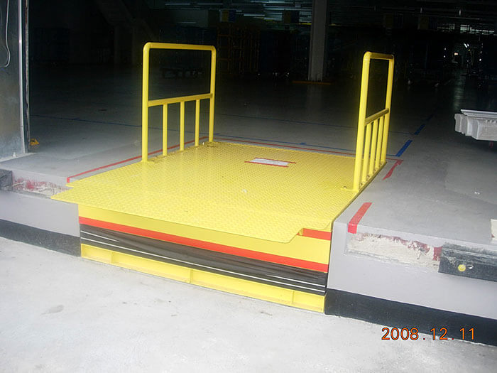 상하차용 승강 플랫폼(도크 간 높이 보정) 제작/설치 사례