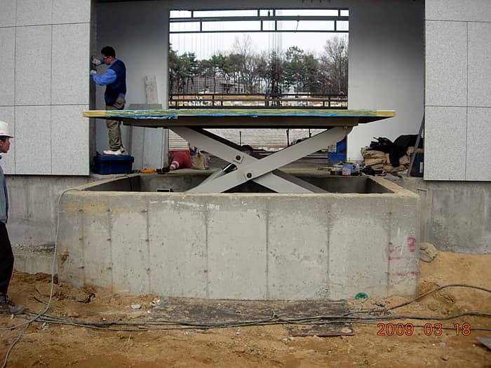 피트형 가위식(Scissor) 리프트 플랫폼 설치 사례