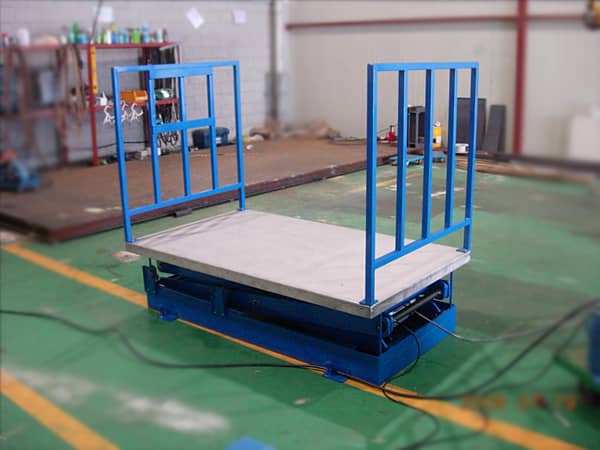 안전 가드 적용 전동 유압 테이블 리프트