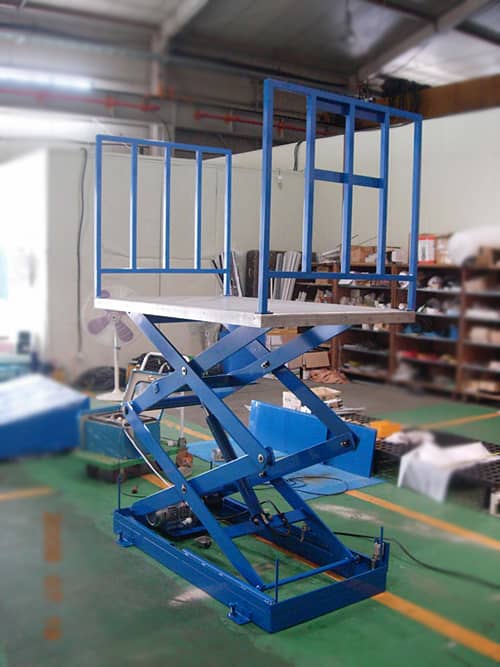 안전 가드 적용 전동 유압 테이블 리프트