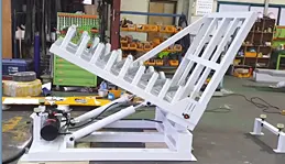 이지산기 유압 실린더 방식 덤프 리프트 상승 구동 모습