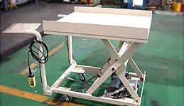 이지산기 고강도 싱글 Scissor 구조의 1단 유압 테이블 리프트 구동 모습